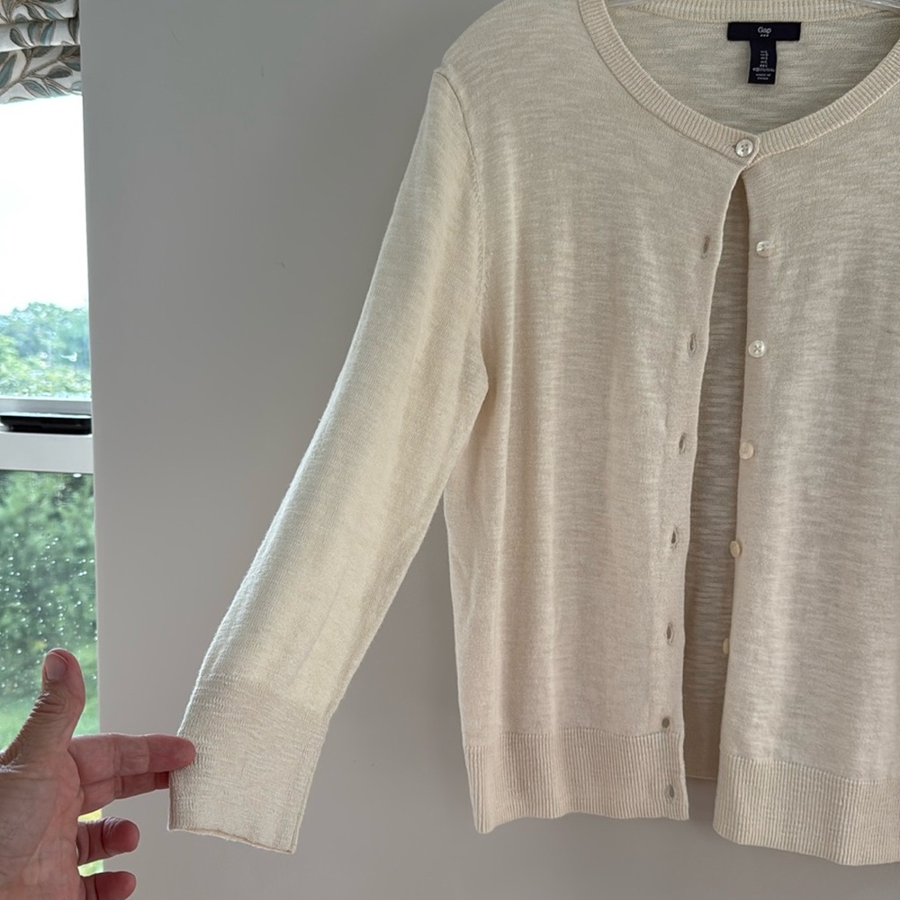 GAP Women's Cream Colored Lightweight Cardigan- Size L - LIKE NEW - Picture 3 of 9